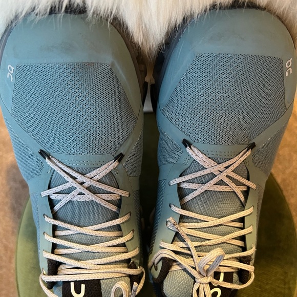 ON Running Cloudflyer Waterproof Men’s 9 - LIKE NEW! - Picture 6 of 8